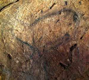 Ciervo grabado y pintado en color negro. © Texnai. Principado de Asturias, Consejería de Cultura