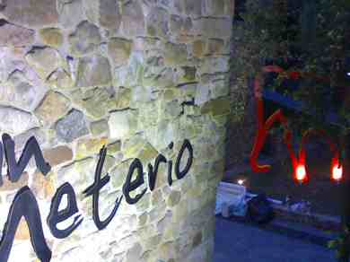 Vista exterior del Centro de Interpretación de San Emeterio. © pictures & things