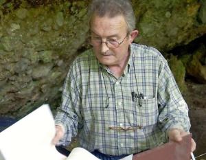 Javier Fortea en una de las campañas deexcavación de la cueva de El Sidrón. © La Nueva España