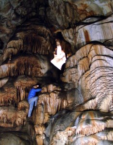 Subida al Camarín de la Peña de Candamo. © Texnai, Principado de Asturias, Consejería de Cultura